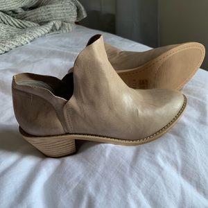 BRAND NEW Chelsea boot. Faux leather and so comfy!